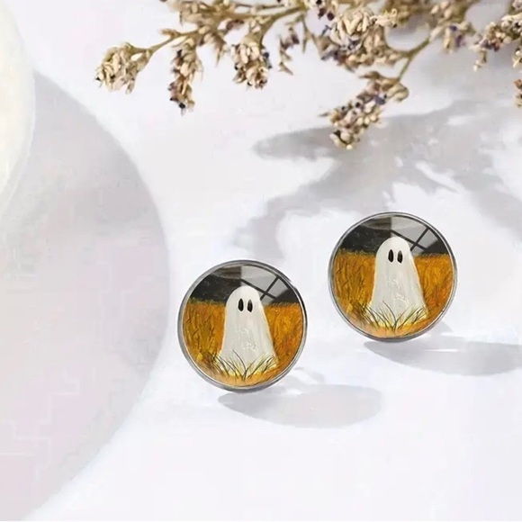 BNWT Halloween ghost stud  earrings - Picture 2 of 3